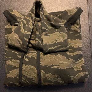 *NWT*  Men’s Camo Hoodie